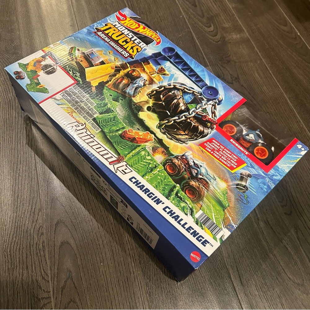 Hot Wheels Monster Trucks Chargin' Challenge Playset